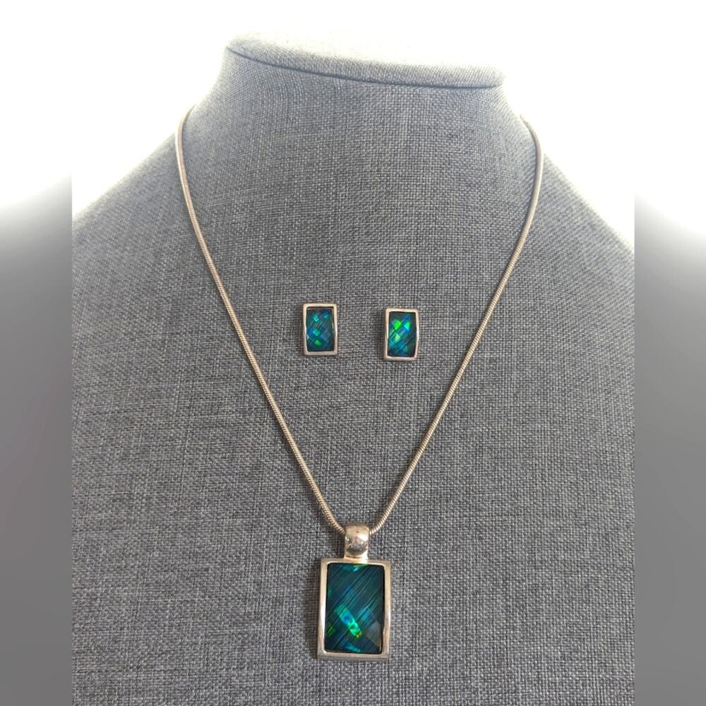 Kenneth Cole Silver Tone Turquoise Holographic Glass Pendant Necklace Earrings